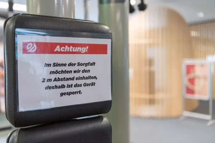 Dort wo ein Abstand nicht möglich ist, sind die Geräte gesperrt worden...