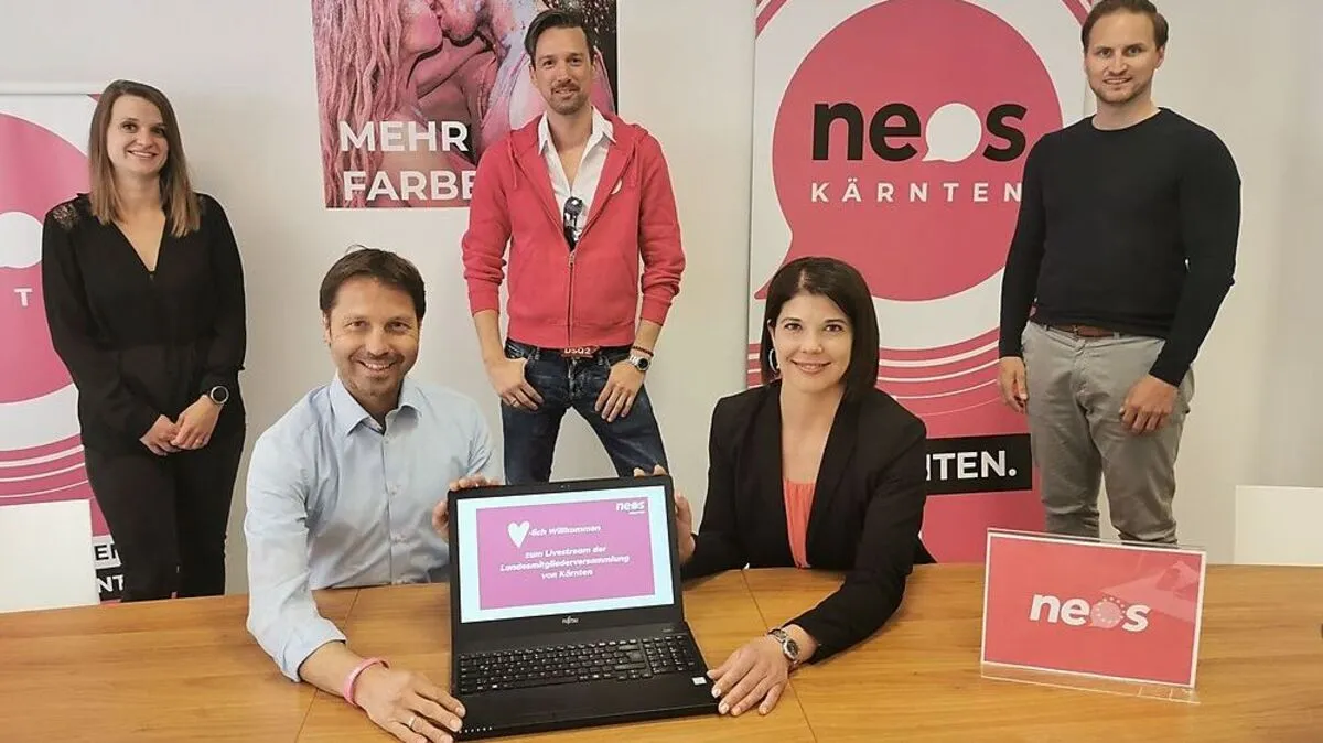 Das Neos-Team freut sich über die gelungene Premiere