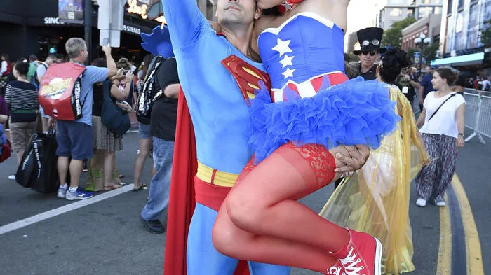 Die Comic-Con ist bereits in vollem Gange. San Diego ist voll mit Superhelden, Film-Schurken und bunten Fantasten. Von Superman ...
