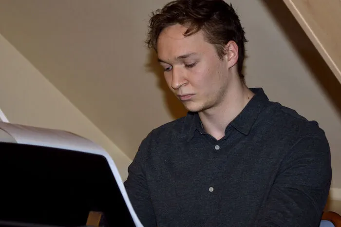 Begeleitet wurde der Gesangverein von der Musikgruppe Hoamatleit, hier mit Matthias Paugger.
