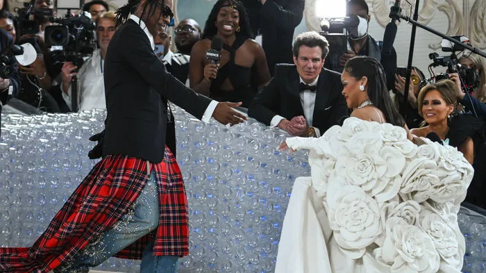  Rihanna und ihr Asap Rocky erschienen in spektakulären Outfits