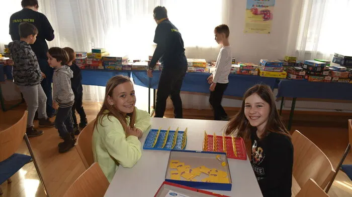 An diesem Wochenende finden die Ebenthaler Spieletage zum zehnten Mal statt. Seit Donnerstag wird im Gurnitzer Mehrzweckhaus bereits fleißig gespielt. Samstag und Sonntag kommt man von 9 bis 18 Uhr noch in den Genuss aus mehreren hundert Brettspielen wählen zu können.