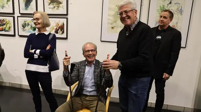Um an den verstorbenen Künstler Franz Vass zu erinnern, wurde in der Kunsthalle Feldbach die Ausstellung „Zeitlos“ eröffnet, die Einblicke in das vielfältige Schaffen des Künstlers gibt.