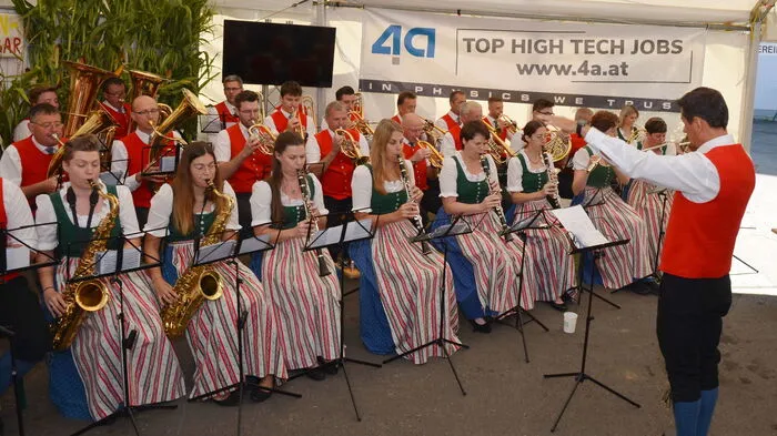 Am Sonntag, 10. September, feierte die Freiwillige Feuerwehr Kobenz ihr 100-jähriges Bestehen. Dafür wurde extra ein Festzelt vor dem Rüsthaus errichtet.
