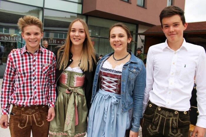 Die Gäste unterhielten sich blendend.