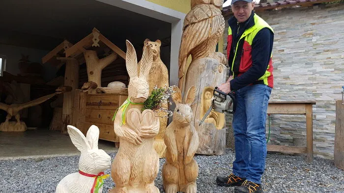 Passend zur Jahreszeit gefragt: Osterhasen in allen Größen und Formen.