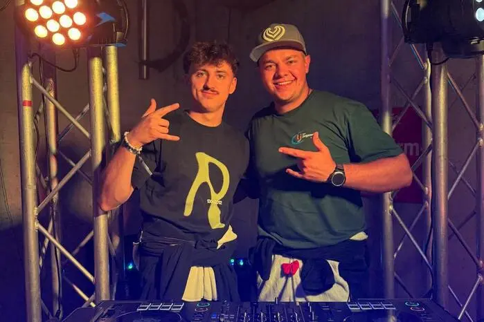 Anschließend wurde in der Disco gemeinsam bis in die frühen Morgenstunden mit den DJ-Pinguins gefeiert.