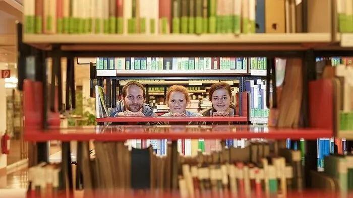 Studierende in der Universitätsbibliothek