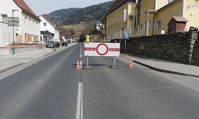 Die Packer Straße (B 70) bleibt gesperrt - voraussichtlich bis Mitte nächster Woche