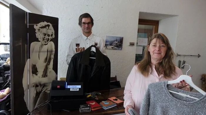 Maria und Mario Hermann begrüßen ab 3. Dezember ihre Kundinnen und Kunden in ihrem neuen Secondhand-Shop in Weiz.