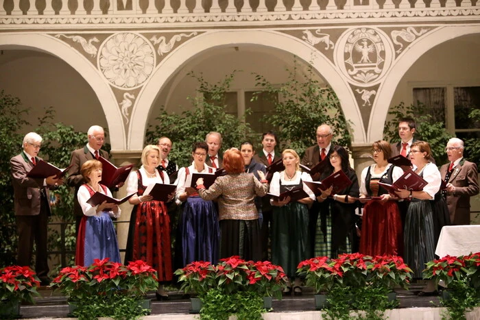 Die Stadt St. Veit lud zum Jahreszeiten-Singen in den Rathaushof.