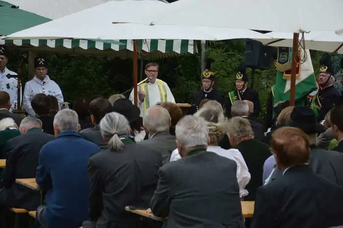 Markus Plöbst, Stadtpfarrer von Leoben, eröffnet den Kirchtag um 10 Uhr mit einer feierlichen Feldmesse.