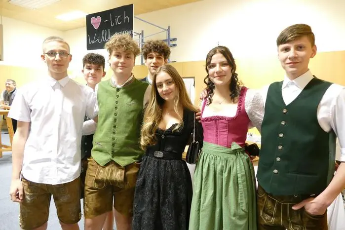Ein weiteres Highlight war die Mitternachtsverlosung mit attraktiven Sachpreisen, die Begeisterung bei den Besuchern auslöste.