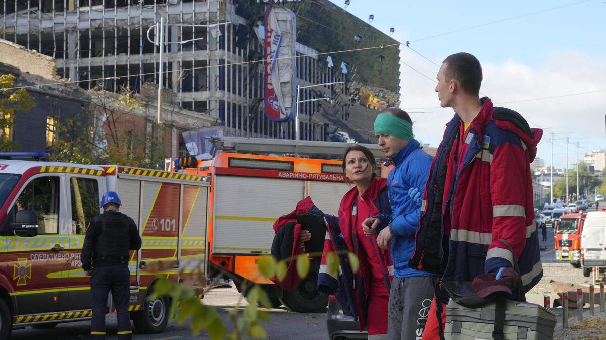 Im Zentrum von Kiew ist es am Montag in der Früh zu schweren Explosionen gekommen 