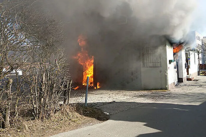 Die Ursache des Brandes eines Zweifamilien-Wohnhaus in Trofaiach ist geklärt. Die beiden betroffenen Familien sind derzeit bei Freunden untergebracht. Eine Spendenaktion wird gestartet. Mehr dazu