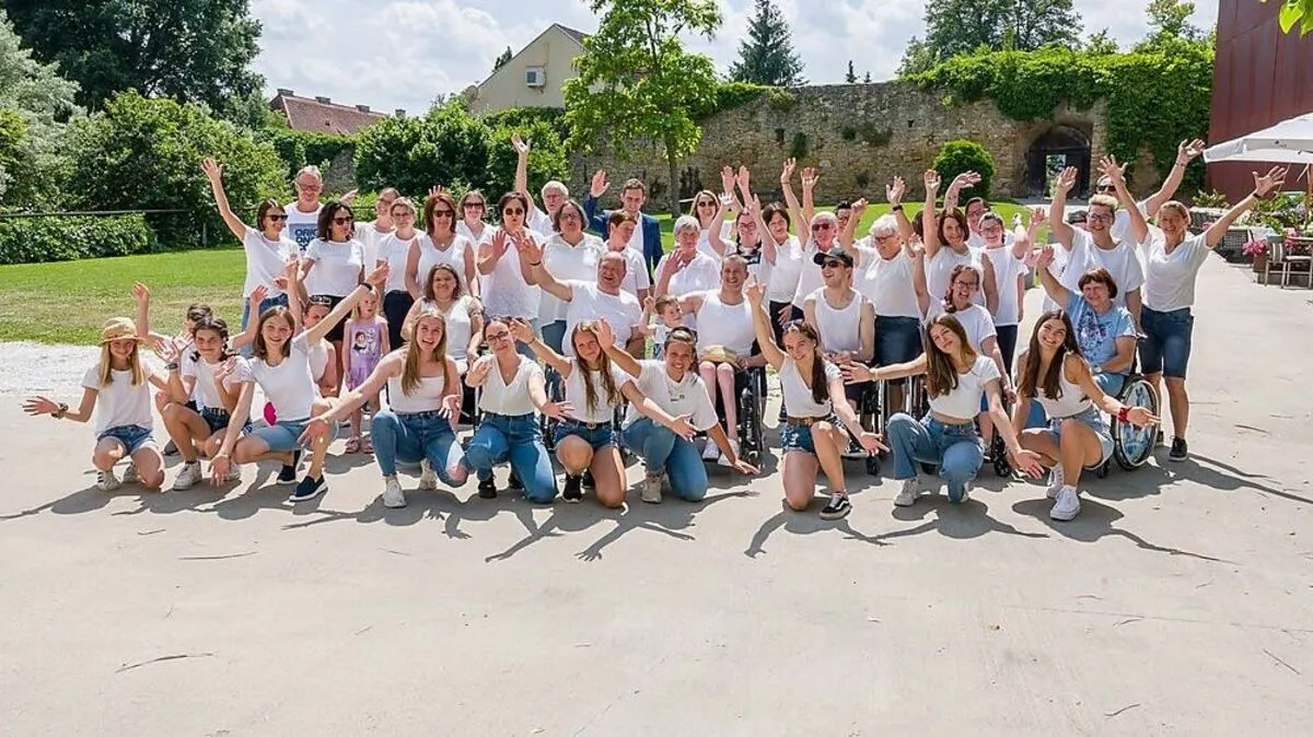 Bereits im April entstand die Idee zum Video, aufgenommen wurde es schließlich im Juli