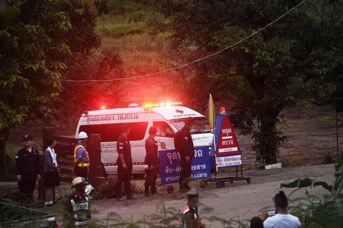 Bis Montagabend thailändischer Zeit konnten bereits acht der zwölf Buben gerettet werden. 