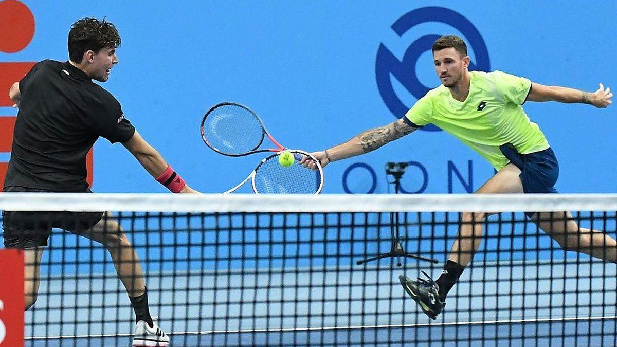 Um Österreichs Stars Dominic Thiem und Dennis Novak bewundern zu können, müssen die Zuschauer einiges in Kauf nehmen.