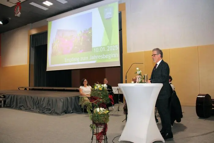 Aus diesem Anlass präsentierte Huber den Gästen eine Reise durch die letzten 25 Jahre in der Gemeinde mit ihm als Bürgermeister.