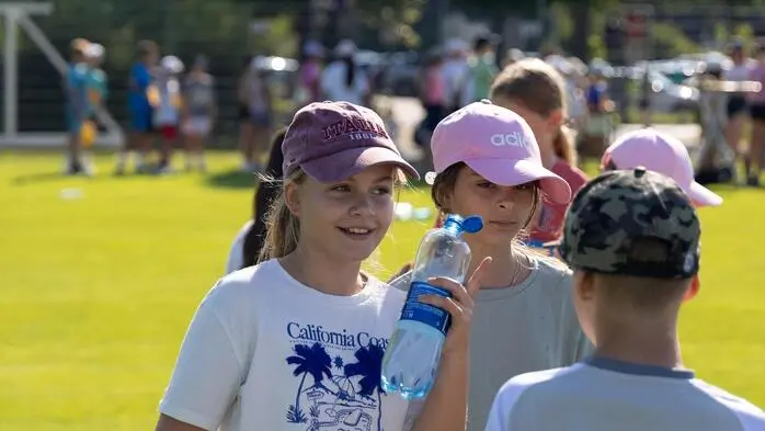 Am Montag fand das Sommersportfest der Volksschule Hartberg bei der Beach Box statt.