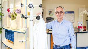 Nach 35 Jahren Arbeit als Arzt hängt Polanec seinen weißen Mantel nun an den sprichwörtlichen Nagel