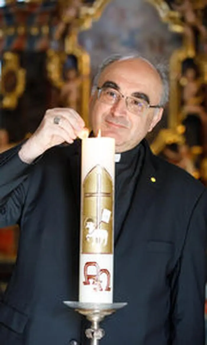 Die Osterkerze, Symbol für Jesus, das Licht der Welt