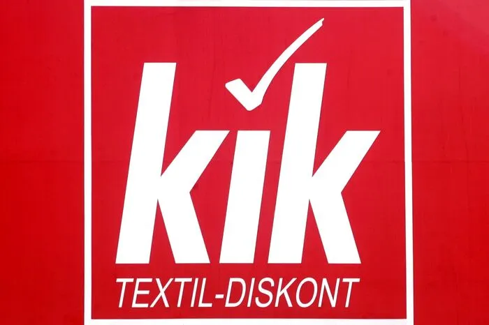 Kurz und knapp. Kik steht für "Kunde ist König".
