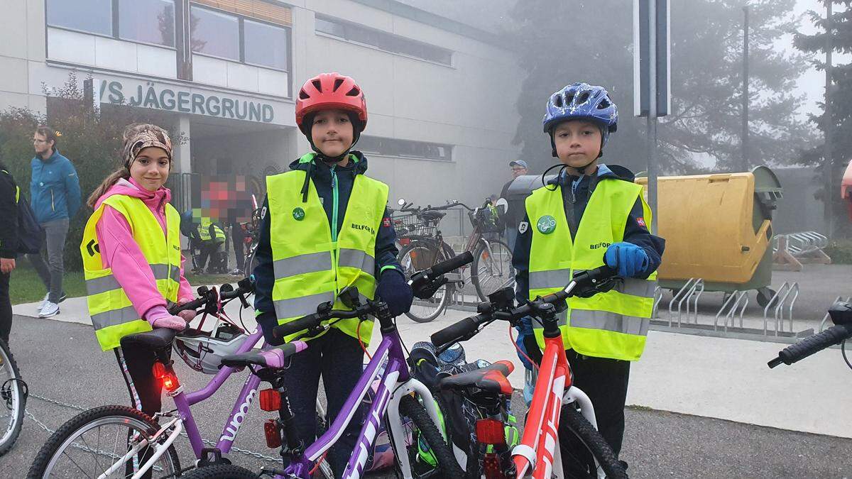 Emma, Philip und Mathias (alle 7) waren mit dem BiciBus zu ihrer Schule unterwegs