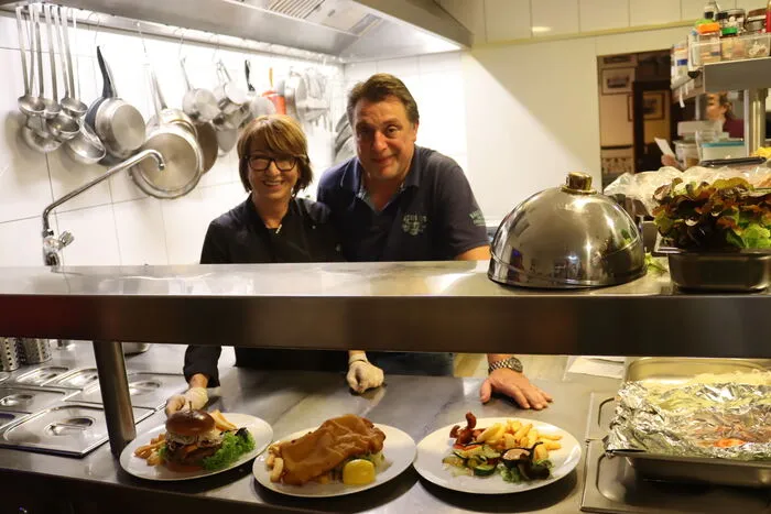 Claudia und Peter Jöbstl verwöhnten die zahlreichen Gäste mit kulinarischen Leckerbissen.