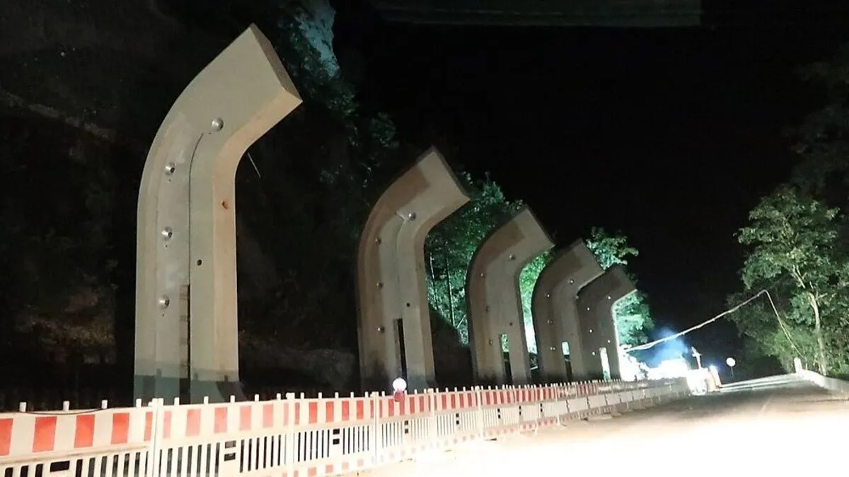 15 Betonfundamente mit jeweils 28 Tonnen werden gerade errichtet