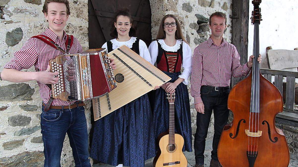 Familienmusik Mattersberger: Mathias, Magdalena, Sophie und Martin