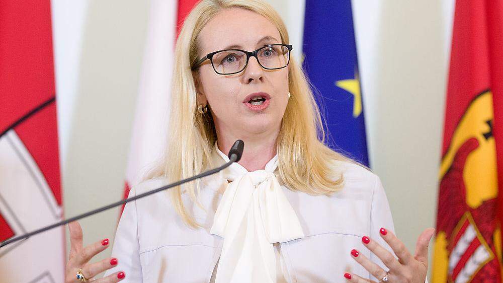 Wirtschaftsministerin Margarethe Schramböck ist gegen Twitter-Politik