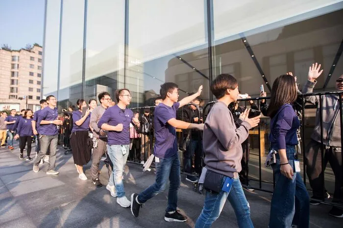 In China liegt Apple nur noch auf Platz Fünf hinter einheimischen Herstellern wie Huawei, Oppo, Vivo und Xiaomi, die hochgerüstete Modelle günstig anbieten.