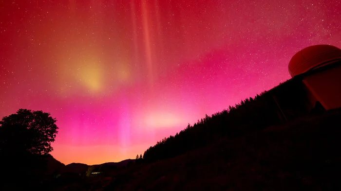 Aurora borealis in Bad Mitterndorf!! In der Nacht vom 10. auf 11. Mai traf ein heftiger Sonnensturm die Erde! „Und ich war dabei!“, freut sich Alexander Hilberl über das Naturschauspiel.