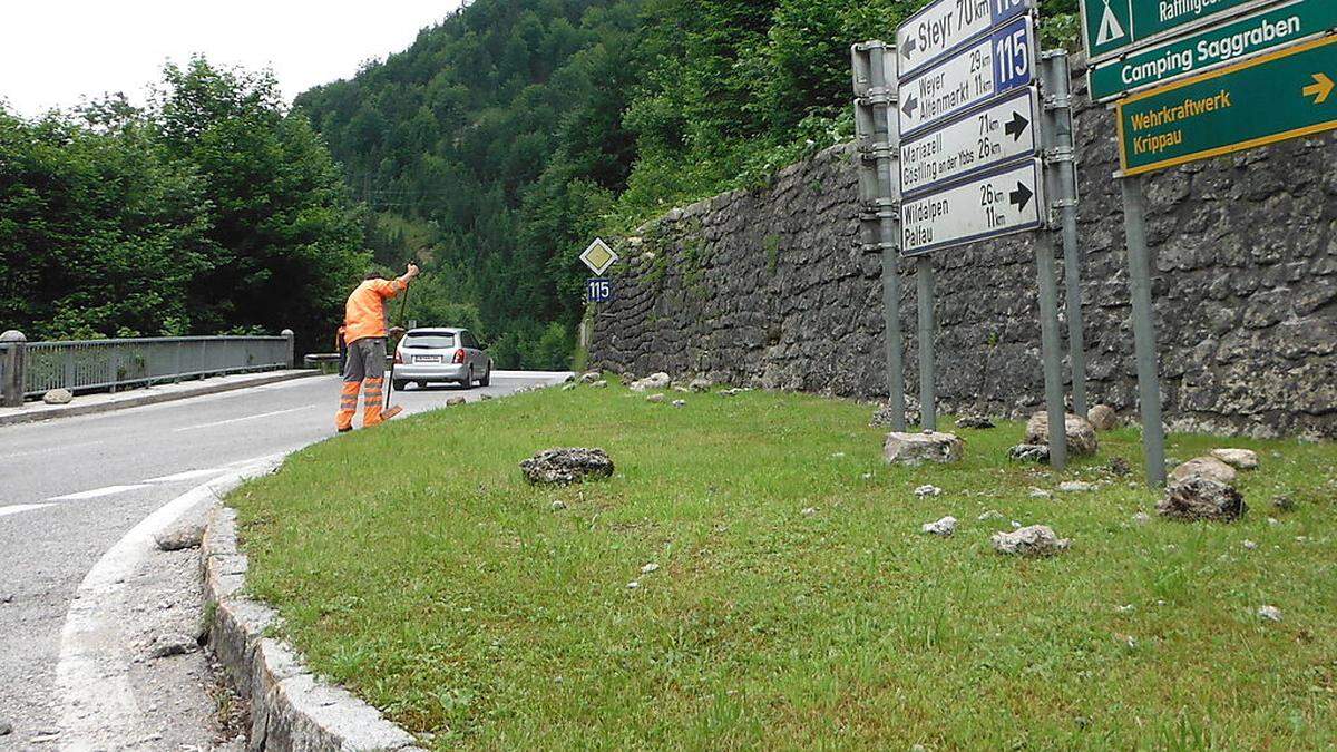 Aufräumarbeiten nach Felssturz