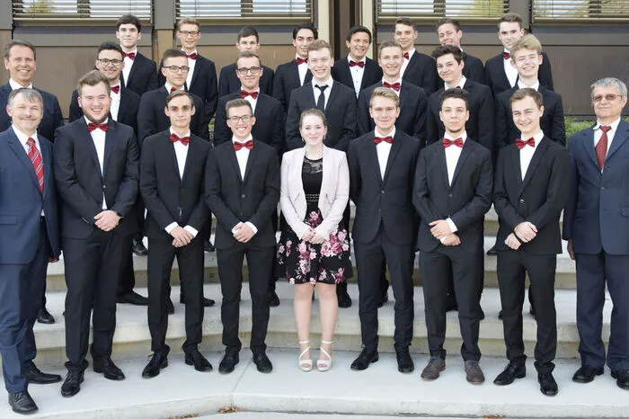 Die 5AHET hat die Reifeprüfung absolviert: Manuel Amort, David Frühwirt, David Glieder, Anika Gölles, Benedikt Gratzer, Tobias Huber, Patrick Kainer, Michael Neuhold, Mathias Paier, Matthias Pertl, Tom Rosenfelder, Christoph Schafzahl, David Schafzahl, Michael Scheidl, Benjamin Scheucher, Alexander Steinbauer, Johannes Tuscher, Jonas Uller, Oliver Wagner, Lukas Waßhuber, Philipp Wurzinger, Michael Zorn. Klassenvorstand: Rupert Hinterkircher