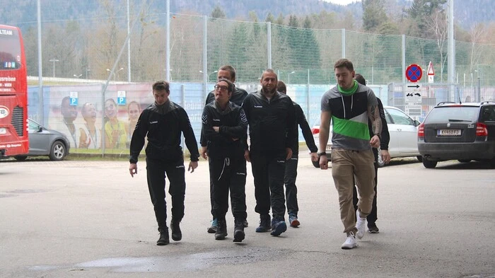 Im Vorfeld des freundschaftlichen Fußball-Länderspiels zwischen Österreich und Slowenien besuchten die ÖFB-Spieler die Special-Olympics-Fußballer der Diakonie de la Tour Waiern.