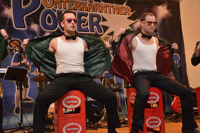 Klicken Sie sich hier durch weitere Fotos der Ballnacht.