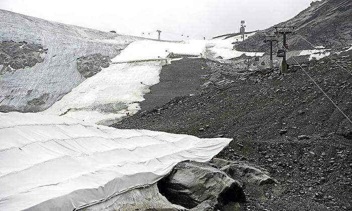 Bergbahnen setzen neben dem Abdecken von Schneeflächen vermehrt auf Schneedepots - dem sogenannten Snowfarming