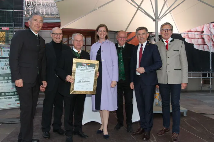 Die Idee, das Vulkanland zur kulinarischen Region und Handwerkskunstregion zu entwickeln, hatte der Obmann des Vulkanlandes Bürgermeister Josef Ober. Für seine visionären Leistungen in diesen Bereichen wurde er mit einer Ehrenurkunde ausgezeichnet.