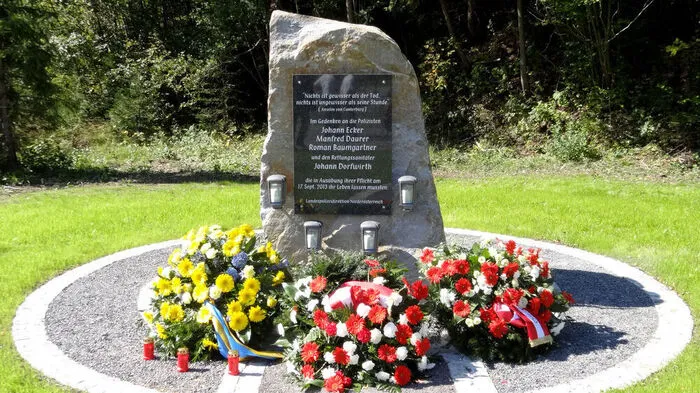 Der Gedenkstein für die vier Toten in Annaberg