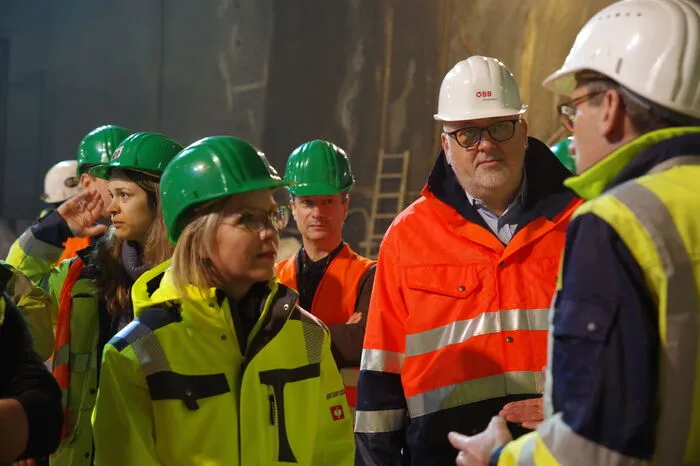 Klicken Sie sich bitte weiter durch die Bilder von der Tunnelbefahrung am 13. März.