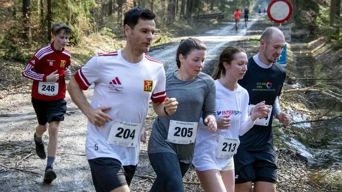Mit einer Zeit von 1 Stunde 16 Minuten 52 Sekunden gewann Christian Weißenbacher vom RC Birkfeld vor David Natter und Michael Peindl. Bei den Frauen siegte Barbara Peindl vom MSC Rogner Bad Blumau.