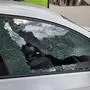 Bei einem Fahrzeug wurde eine Scheibe eingeschlagen