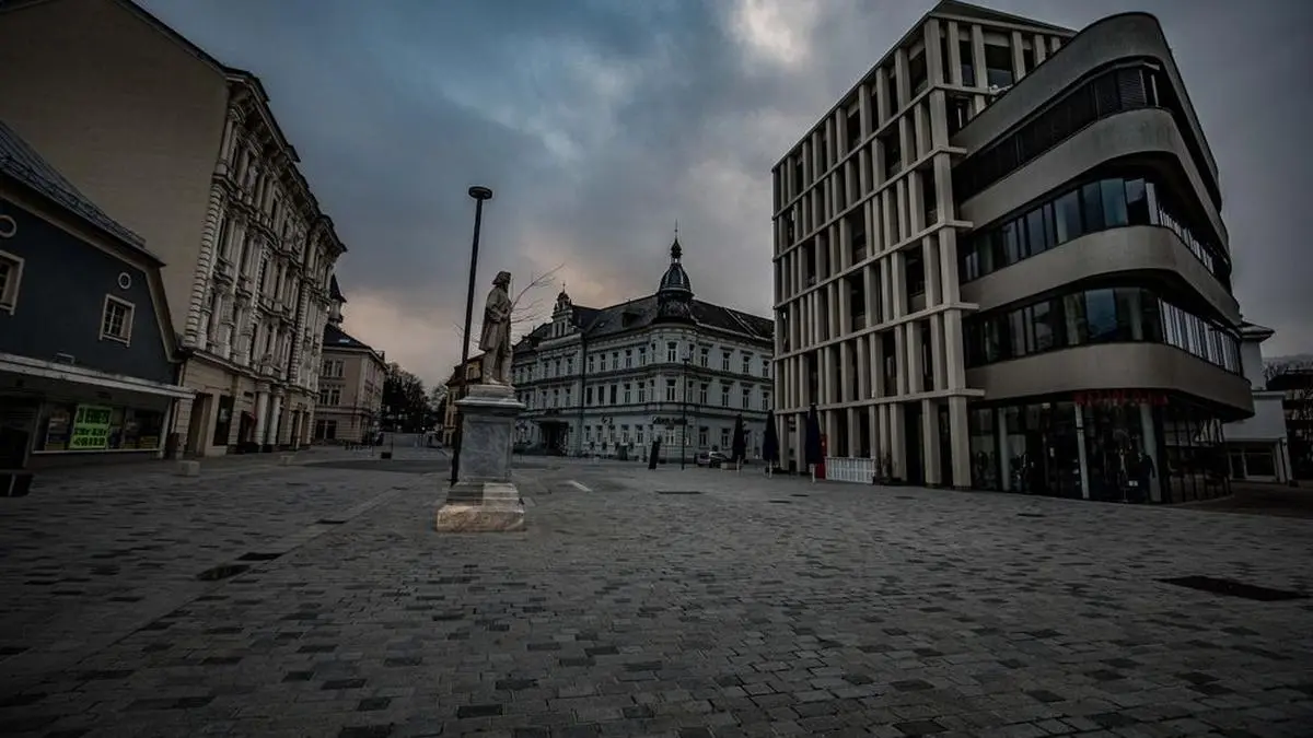 Die Stadt zeigt sich menschenleer