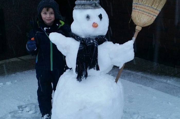 Endlich ist auch in Gamlitz der Schnee angekommen und noch dazu ist er genau richtig zum Schneemannbauen, findet Alexander (6 Jahre).