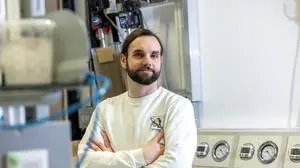 Thomas Harter will aus altem Gewand Papier machen | Thomas Harter will aus altem Gewand Papier machen