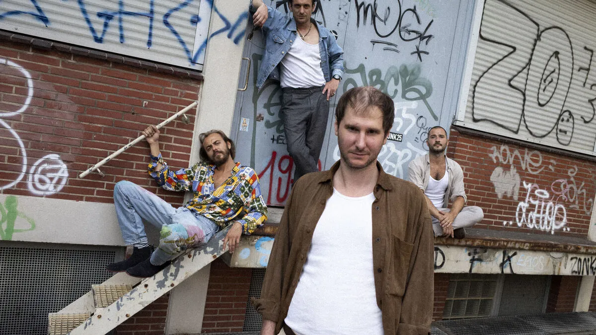 Wanda sind, 2022: Reinhold Weber, Manuel Poppe, Marco Wanda und Valentin Wegscheider (Drummer Lukas Hasitschka verließ 2020 die Band) (v. links)