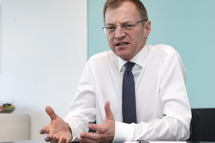 "Der Stammtisch ist mein Selbstschutz." - Der designierte oö. Landeshauptmann Thomas Stelzer (ÖVP) erdet sich im Wirtshausmilieu.