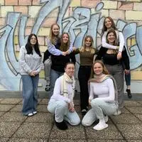 Die acht Schülerinnen der HLW Krieglach bilden das Redaktionsteam